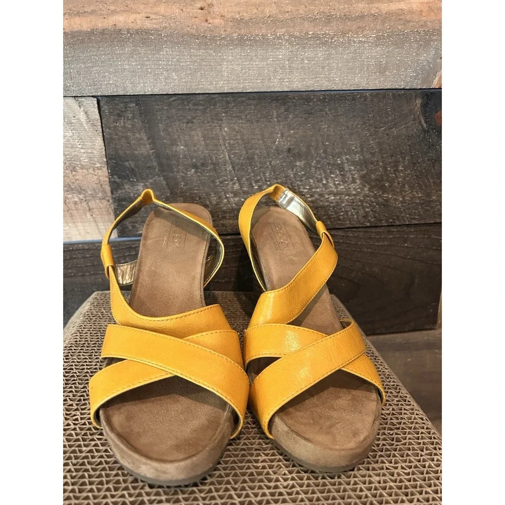 Aerology Girl Plush Yellow Wedge Sandals NEW‎ Size 8.5